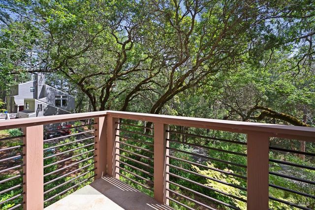 827 Wild Oak Dr, Santa Rosa, CA 95409