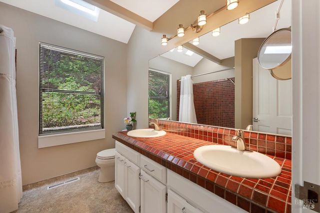 827 Wild Oak Dr, Santa Rosa, CA 95409