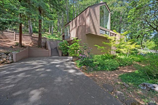 827 Wild Oak Dr, Santa Rosa, CA 95409