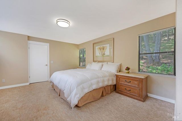 827 Wild Oak Dr, Santa Rosa, CA 95409