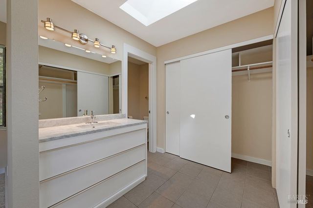 827 Wild Oak Dr, Santa Rosa, CA 95409