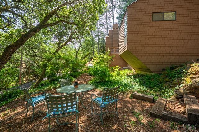 827 Wild Oak Dr, Santa Rosa, CA 95409