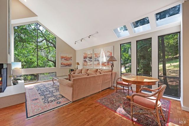 827 Wild Oak Dr, Santa Rosa, CA 95409