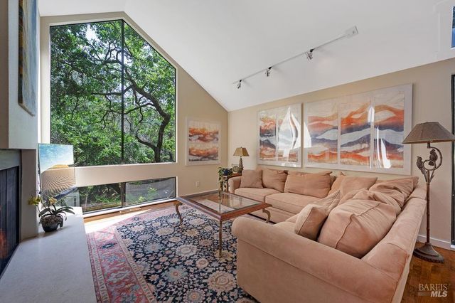 827 Wild Oak Dr, Santa Rosa, CA 95409