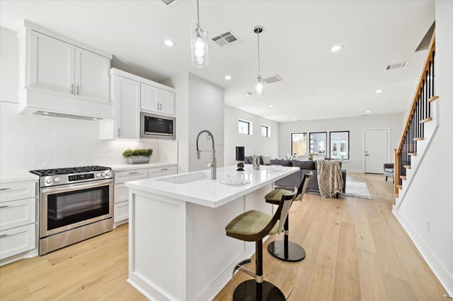 2207 Stevens St, Houston, TX 77026