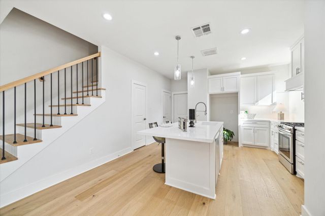 2207 Stevens St, Houston, TX 77026