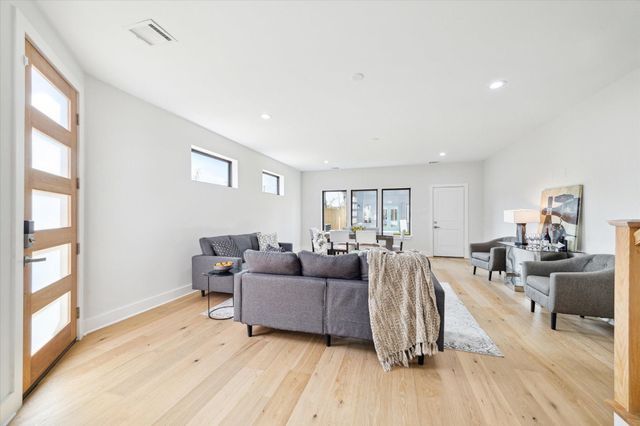 2207 Stevens St, Houston, TX 77026