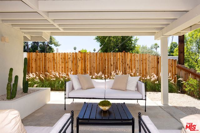 20727 Dolorosa Street, Woodland Hills, CA 91367