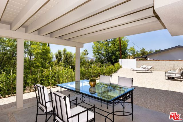 20727 Dolorosa Street, Woodland Hills, CA 91367
