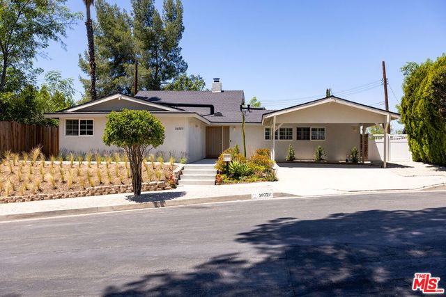 20727 Dolorosa Street, Woodland Hills, CA 91367