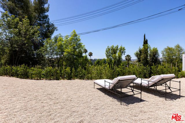 20727 Dolorosa Street, Woodland Hills, CA 91367