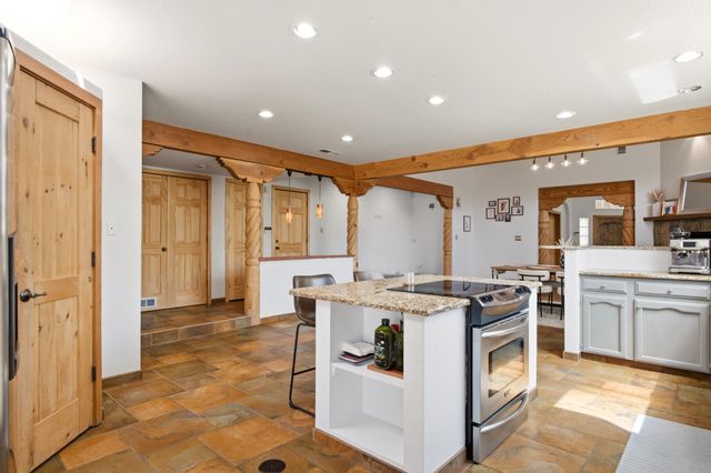 2816 Tramway Circle NE, Albuquerque, NM 87122