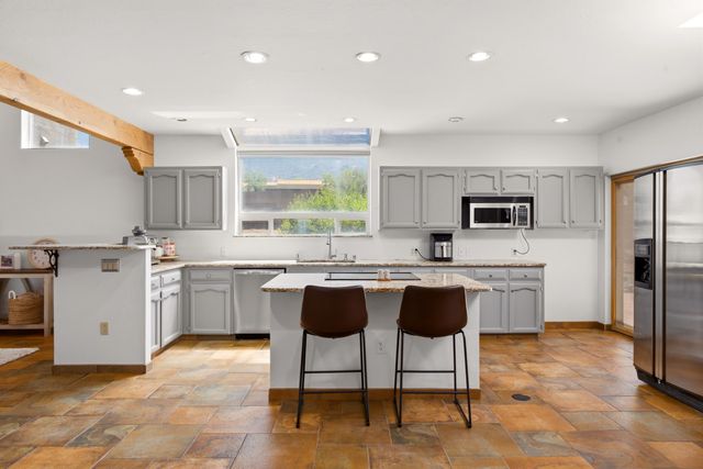 2816 Tramway Circle NE, Albuquerque, NM 87122