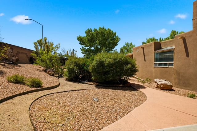 2816 Tramway Circle NE, Albuquerque, NM 87122