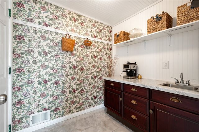 15 Penntowne Drive, Penn Twp, PA 15642