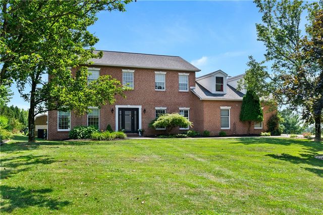 15 Penntowne Drive, Penn Twp, PA 15642