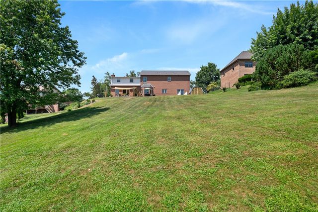 15 Penntowne Drive, Penn Twp, PA 15642