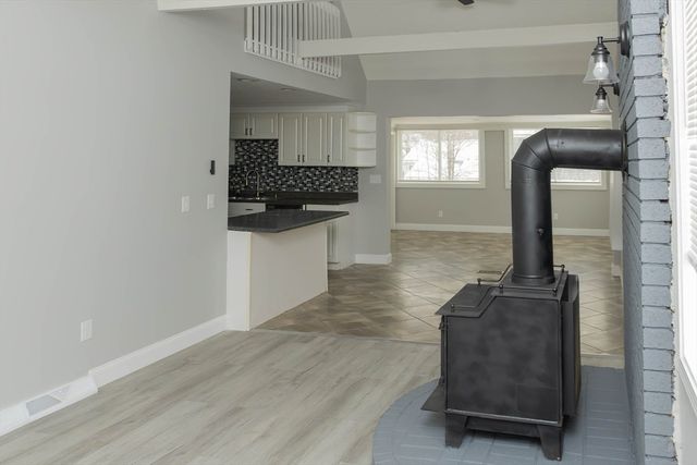 1 Elm Grove Ave, Tyngsborough, MA 01879