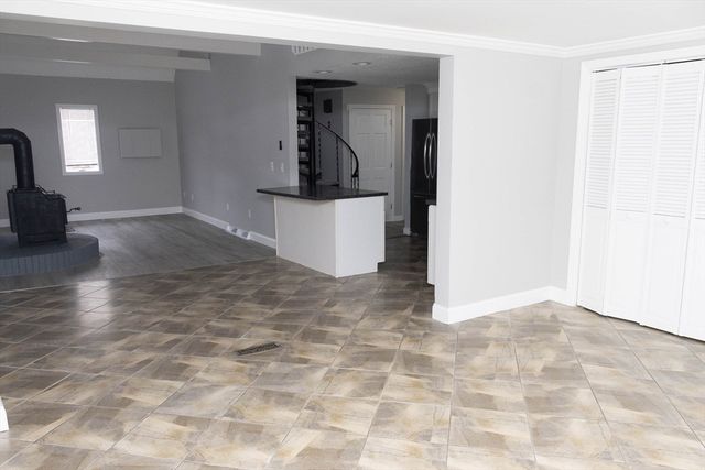 1 Elm Grove Ave, Tyngsborough, MA 01879