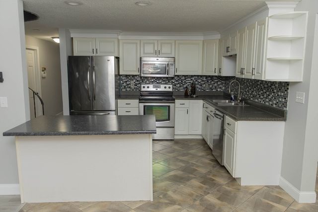 1 Elm Grove Ave, Tyngsborough, MA 01879