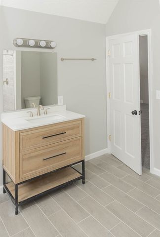 1 Elm Grove Ave, Tyngsborough, MA 01879