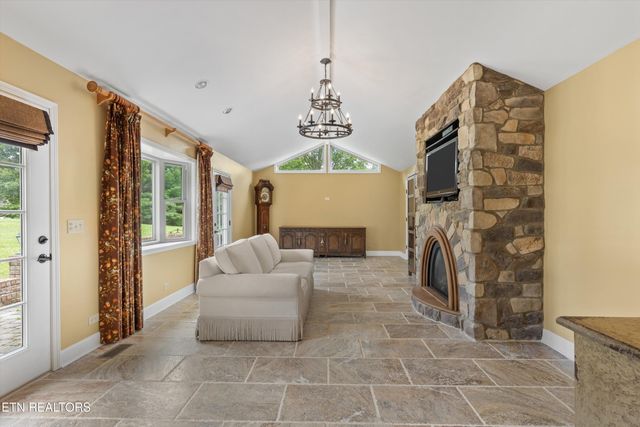 1403 Lincolnshire Drive, Maryville, TN 37803