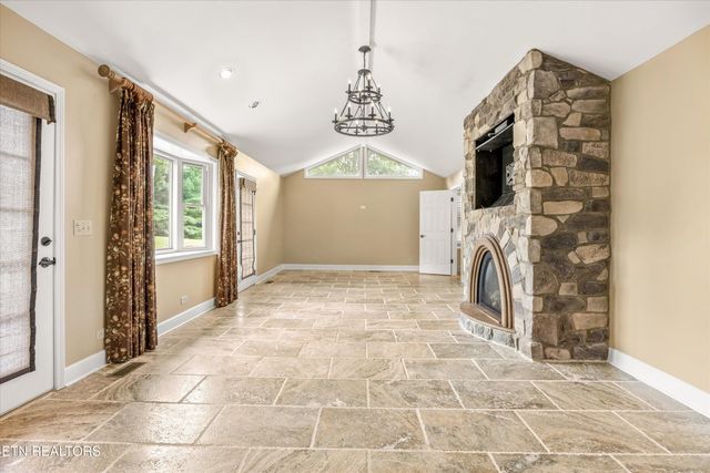 1403 Lincolnshire Drive, Maryville, TN 37803