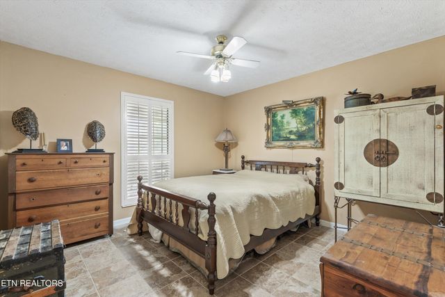 1403 Lincolnshire Drive, Maryville, TN 37803