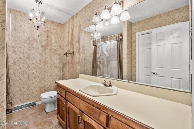 1403 Lincolnshire Drive, Maryville, TN 37803