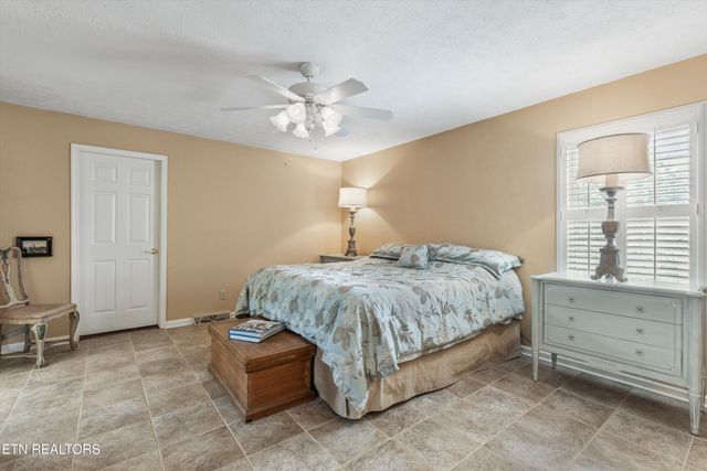 1403 Lincolnshire Drive, Maryville, TN 37803