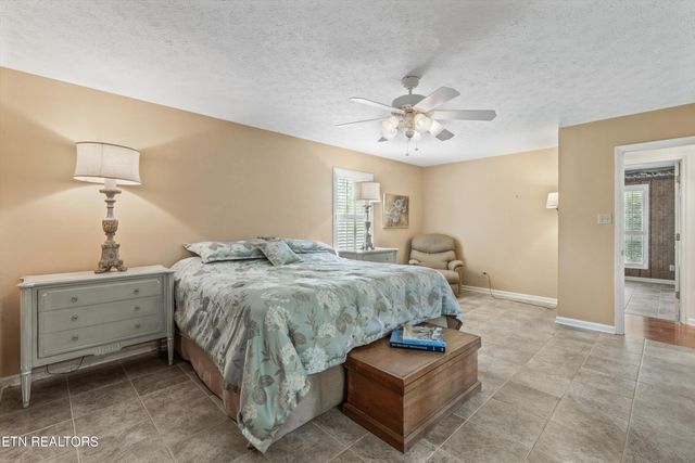 1403 Lincolnshire Drive, Maryville, TN 37803