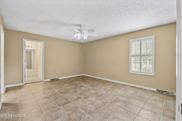 1403 Lincolnshire Drive, Maryville, TN 37803