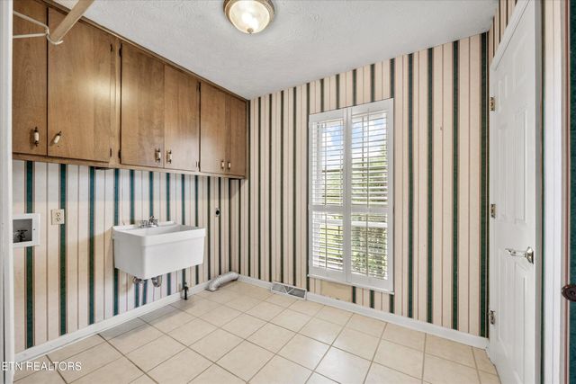 1403 Lincolnshire Drive, Maryville, TN 37803