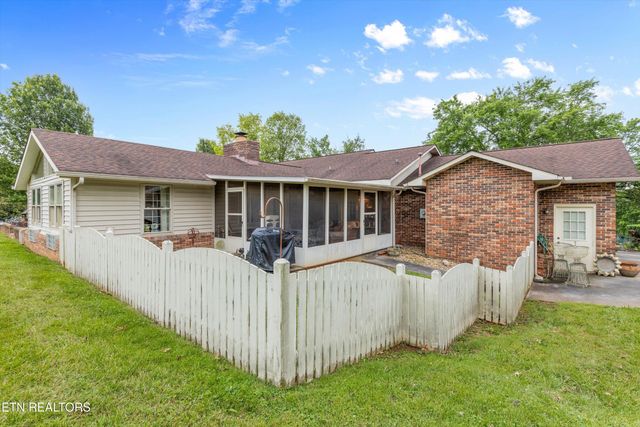 1403 Lincolnshire Drive, Maryville, TN 37803