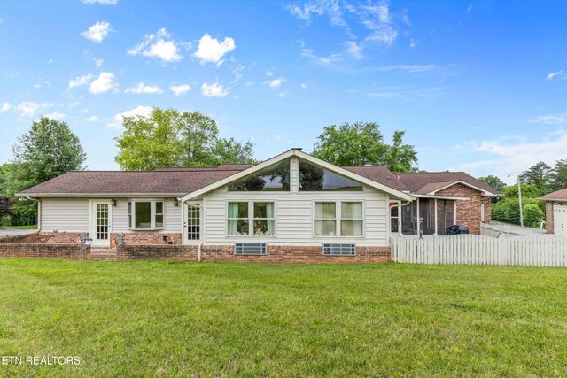 1403 Lincolnshire Drive, Maryville, TN 37803