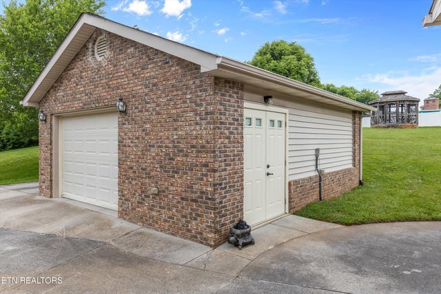 1403 Lincolnshire Drive, Maryville, TN 37803