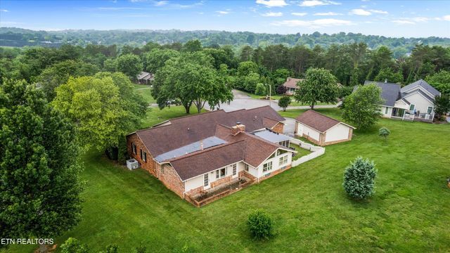 1403 Lincolnshire Drive, Maryville, TN 37803