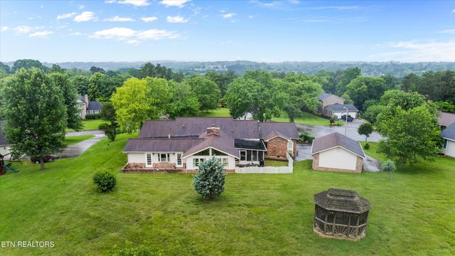 1403 Lincolnshire Drive, Maryville, TN 37803