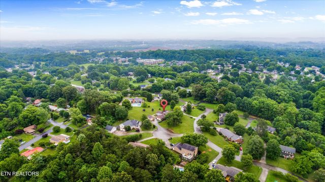 1403 Lincolnshire Drive, Maryville, TN 37803