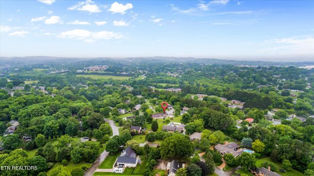 1403 Lincolnshire Drive, Maryville, TN 37803