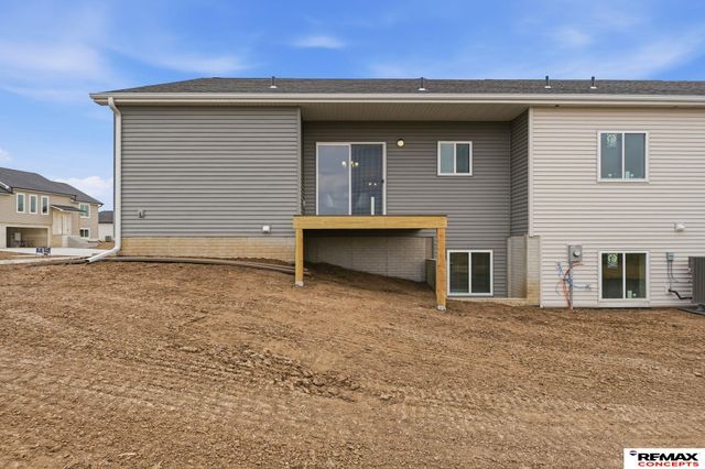 1000 W Sand Dunes Road, Lincoln, NE 68523