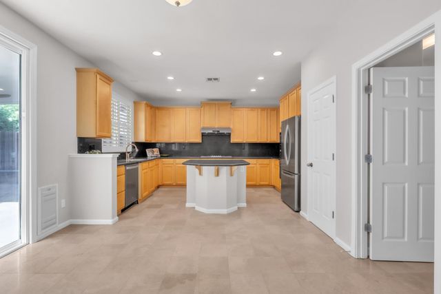 2512 Mabry Dr, Sacramento, CA 95835