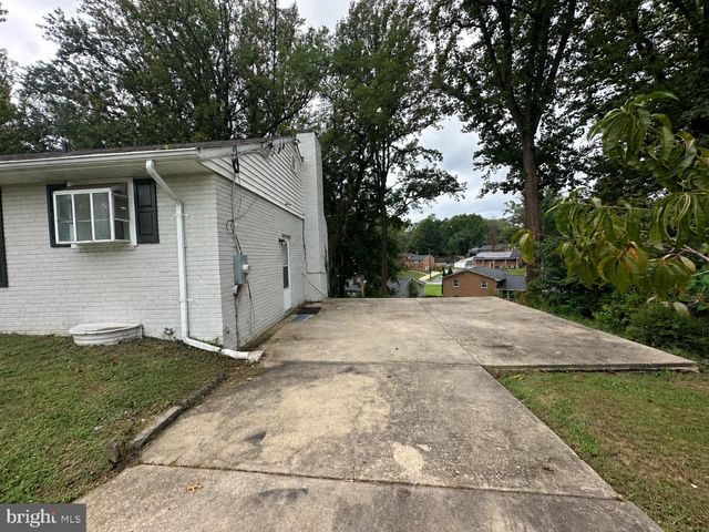 5001 YORKVILLE RD, Temple Hills, MD 20748