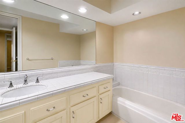 14923 Moorpark Street 101, Sherman Oaks, CA 91403