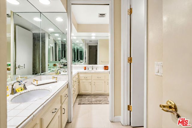 14923 Moorpark Street 101, Sherman Oaks, CA 91403