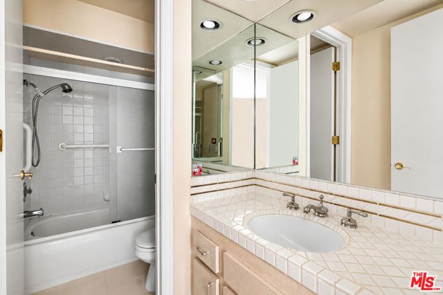 14923 Moorpark Street 101, Sherman Oaks, CA 91403