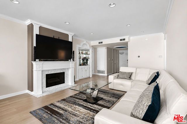 14923 Moorpark Street 101, Sherman Oaks, CA 91403