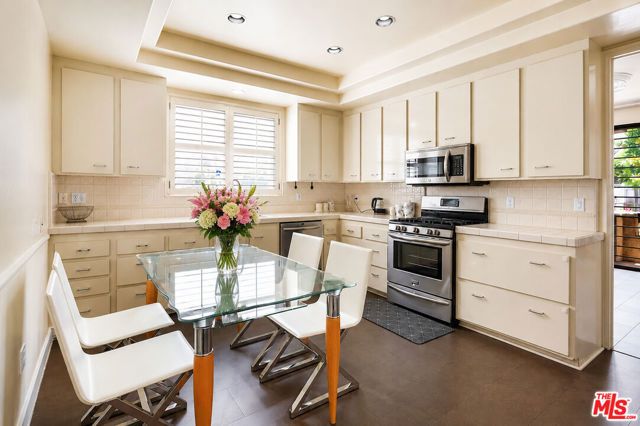 14923 Moorpark Street 101, Sherman Oaks, CA 91403