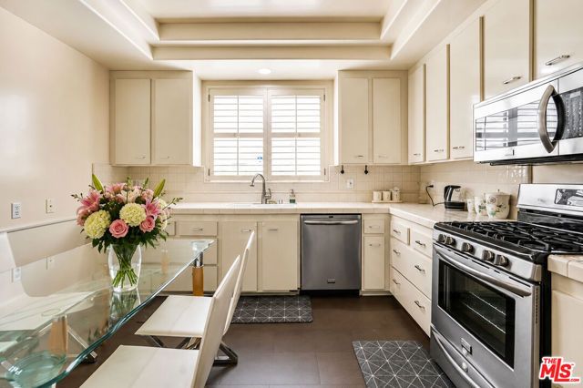 14923 Moorpark Street 101, Sherman Oaks, CA 91403
