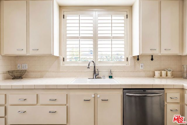 14923 Moorpark Street 101, Sherman Oaks, CA 91403